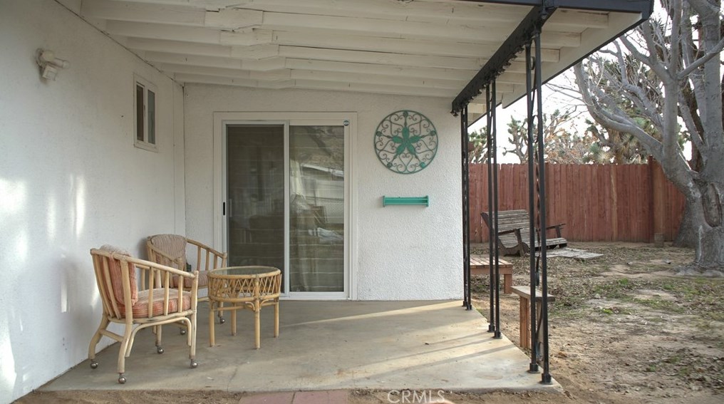 7204 Palm Ave, Yucca Valley CA 92284-4044 exterior