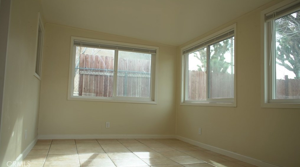 7204 Palm Ave, Yucca Valley CA 92284-4044 exterior