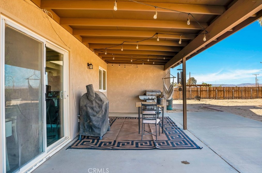 4805 Sunmore Pkwy, Twntynine Plm CA  92277-6719 exterior