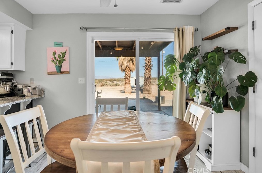 4805 Sunmore Pkwy, Twntynine Plm CA  92277-6719 exterior