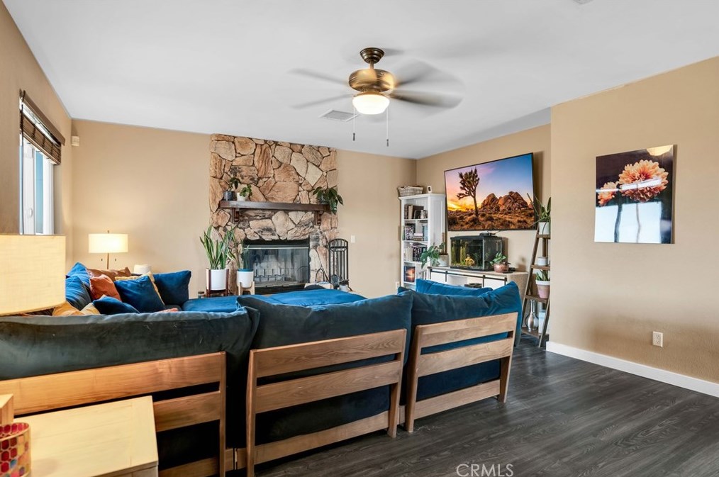 4805 Sunmore Pkwy, Twntynine Plm CA  92277-6719 exterior