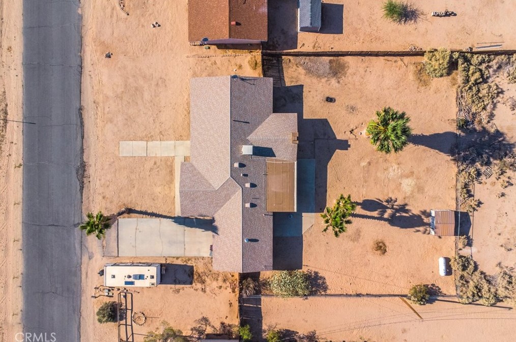 4805 Sunmore Pkwy, Twntynine Plm CA  92277-6719 exterior