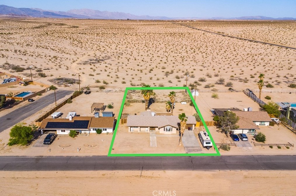 4805 Sunmore Pkwy, Twntynine Plm CA  92277-6719 exterior