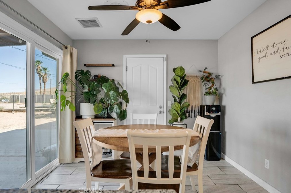 4805 Sunmore Pkwy, Twntynine Plm CA  92277-6719 exterior