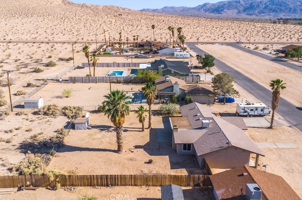 4805 Sunmore Pkwy, Twntynine Plm CA  92277-6719 exterior