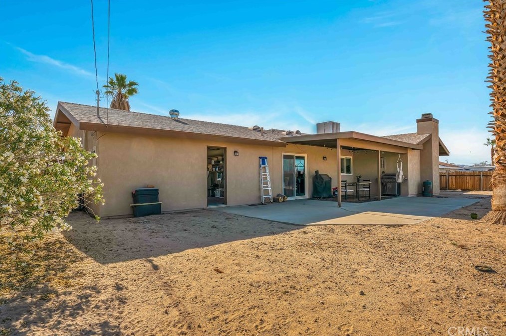 4805 Sunmore Pkwy, Twntynine Plm CA  92277-6719 exterior