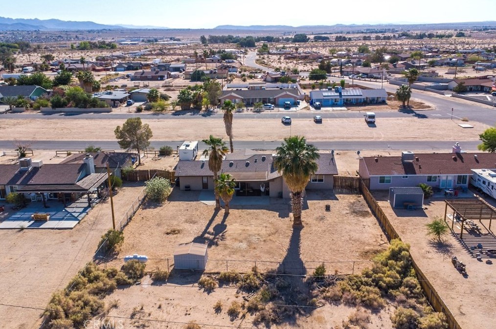 4805 Sunmore Pkwy, Twntynine Plm CA  92277-6719 exterior