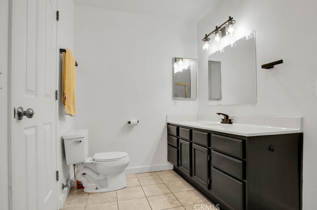 4805 Sunmore Pkwy, Twntynine Plm CA  92277-6719 exterior