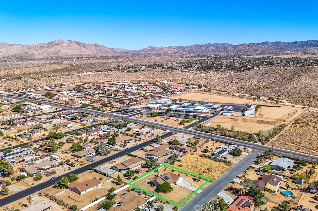 7645 Victoria Ave, Yucca Valley CA  92284-6152 exterior