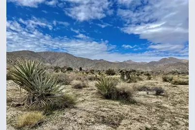 11040 Mescalero Avenue, Morongo Valley, CA 92256 - Photo 13
