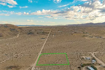 56220 University Boulevard, Landers, CA 92285 - Photo 11