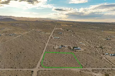 56220 University Boulevard, Landers, CA 92285 - Photo 13