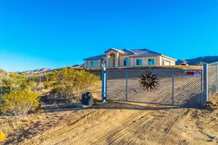7959 Stephenson Ln, Yucca Valley, CA 92284 - Photo 3