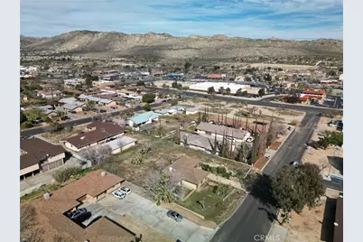 7380 Dumosa, Yucca Valley, CA 92284 - Photo 27