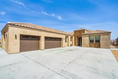 8668 Monument View Dr, Yucca Valley, CA 92284 - Photo 5