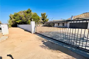 57806 Desert Gold Dr, Yucca Valley, CA 92284 - Photo 3