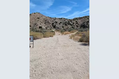 49170 Via Hacienda, Morongo Valley, CA 92256 - Photo 11