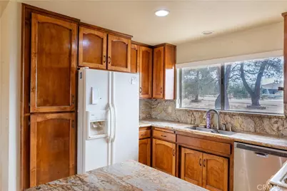 8739 Palomar Avenue, Yucca Valley, CA 92284 - Photo 19