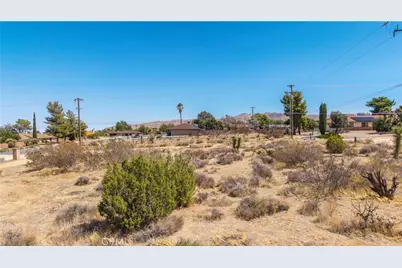 8804 Warren Vista Avenue, Yucca Valley, CA 92284 - Photo 15