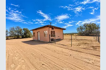 60575 Joshua Tree Lane, Landers, CA 92285 - Photo 21