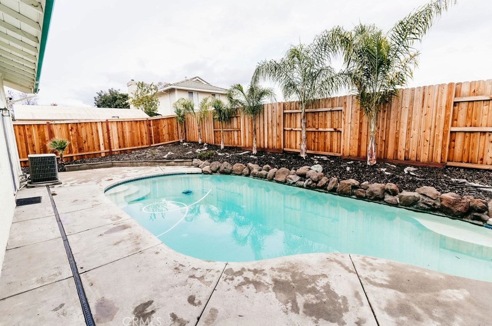 695 Summit Lakes Way, Galt CA  95632-3008 exterior