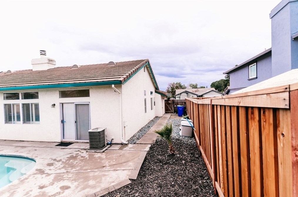 695 Summit Lakes Way, Galt CA  95632-3008 exterior