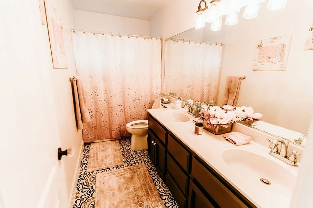 695 Summit Lakes Way, Galt CA  95632-3008 exterior