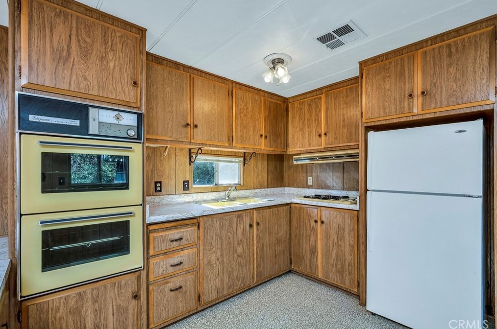 3085 Buckingham Way, Nice CA  95464-8605 exterior