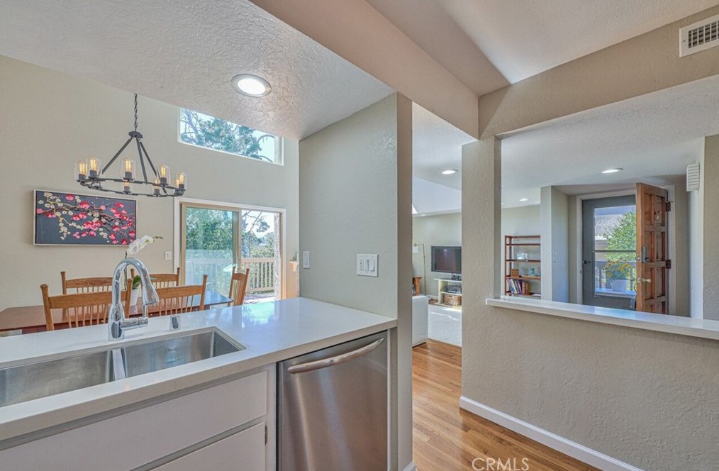 33 Montsalas Dr, Monterey CA  93940-5286 exterior