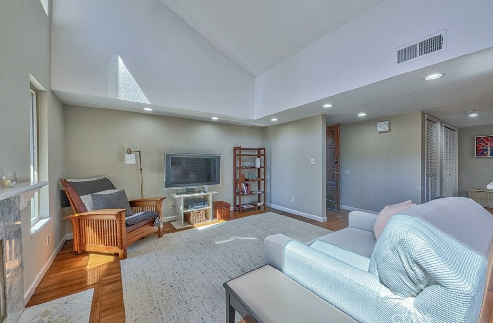 33 Montsalas Dr, Monterey CA  93940-5286 exterior