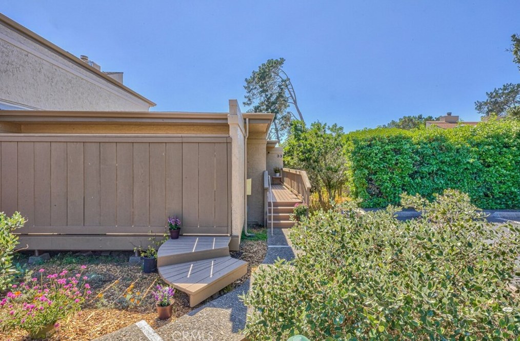 33 Montsalas Dr, Monterey CA  93940-5286 exterior
