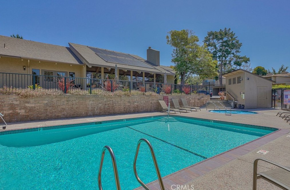 33 Montsalas Dr, Monterey CA  93940-5286 exterior