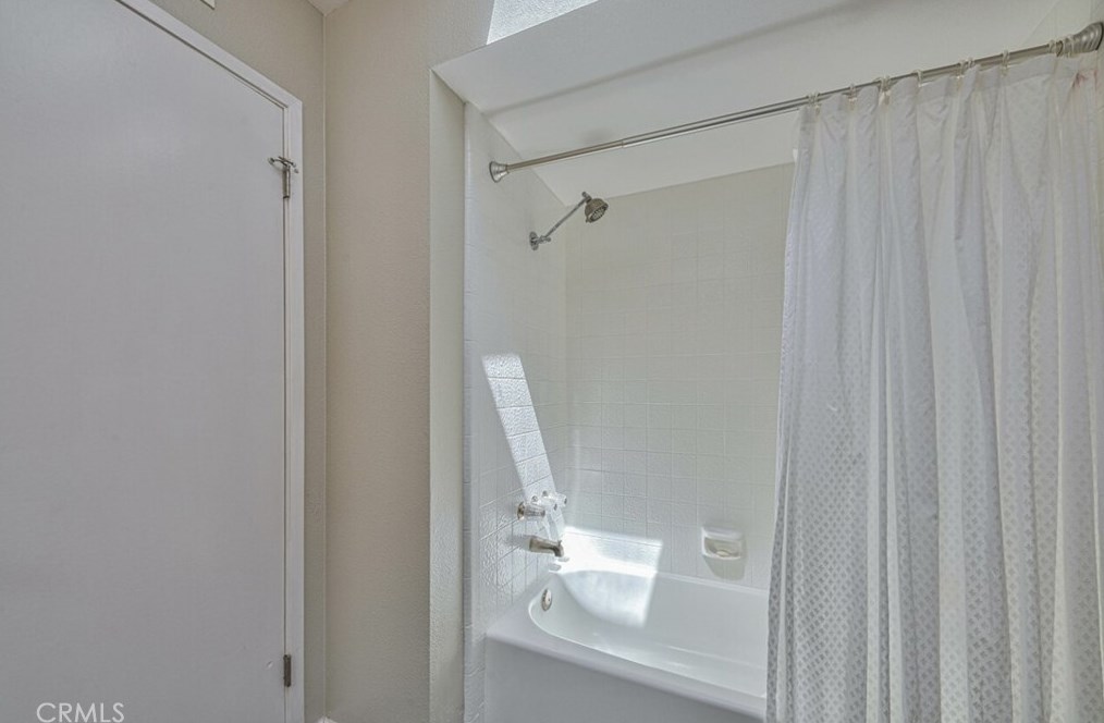 33 Montsalas Dr, Monterey CA  93940-5286 exterior