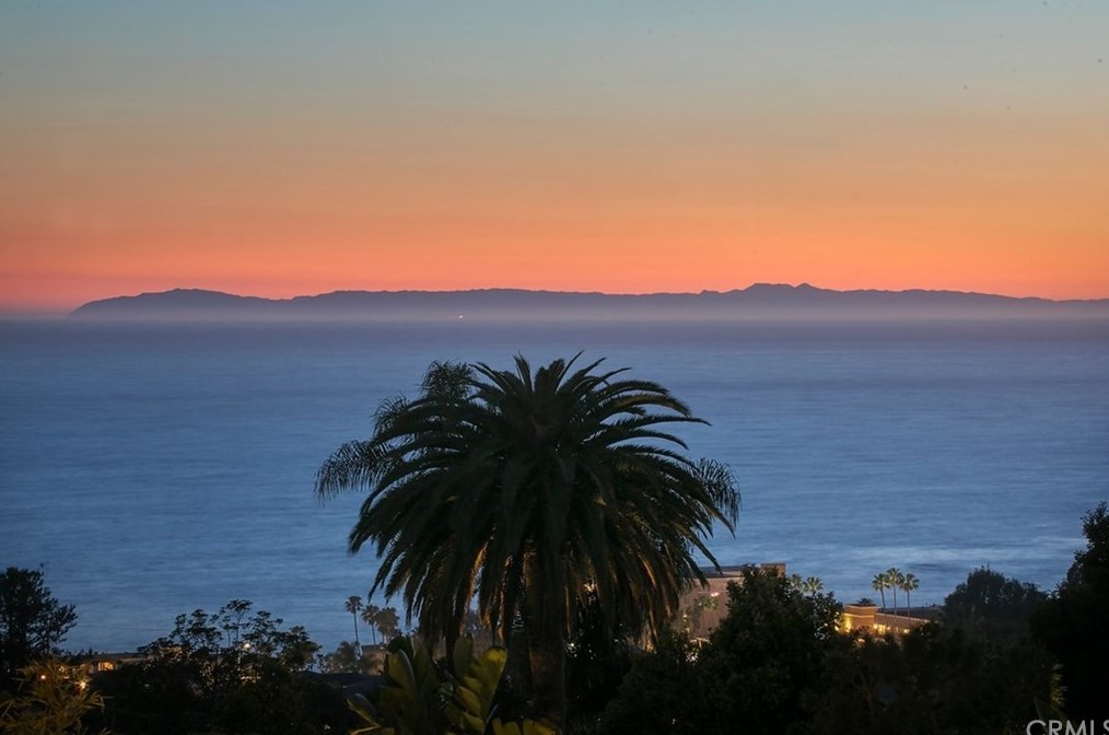 735 Pearl St, Laguna Beach CA  92651-3451 exterior