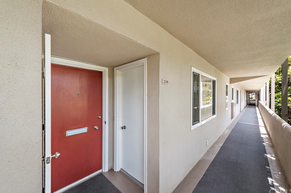 31561 Table Rock Dr, Laguna Beach CA  92651-8329 exterior
