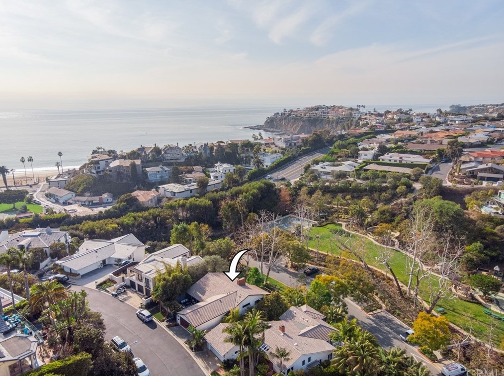 247 Emerald Bay, Laguna Beach CA  92651-1210 exterior