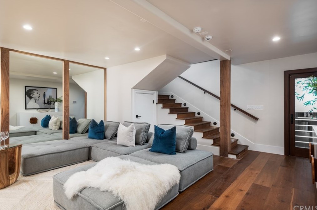 247 Emerald Bay, Laguna Beach CA  92651-1210 exterior