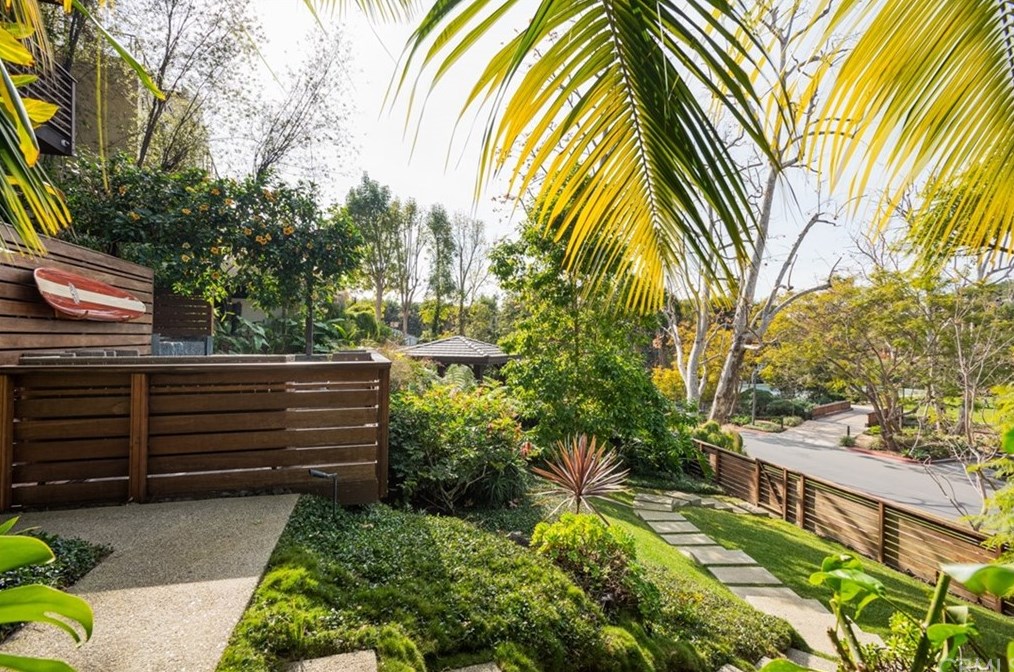 247 Emerald Bay, Laguna Beach CA  92651-1210 exterior