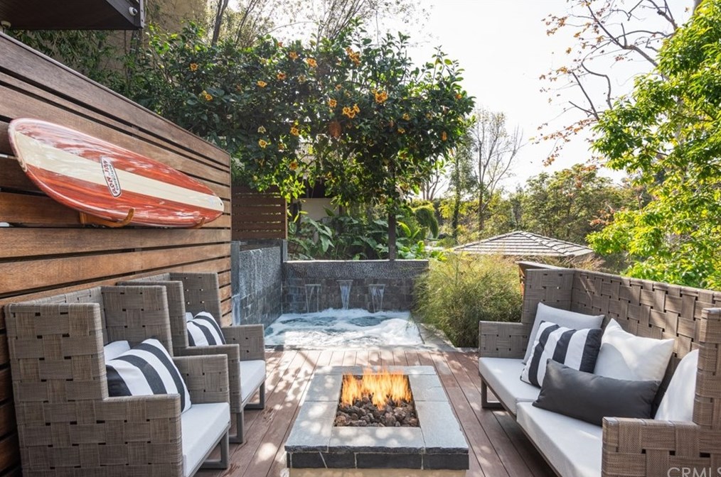 247 Emerald Bay, Laguna Beach CA  92651-1210 exterior