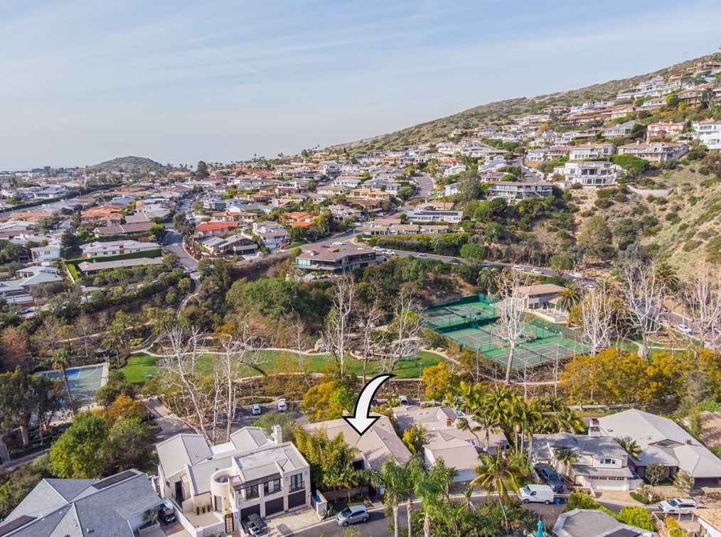 247 Emerald Bay, Laguna Beach CA  92651-1210 exterior