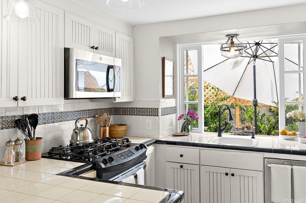 626 Anita St, Laguna Beach CA  92651-2906 exterior