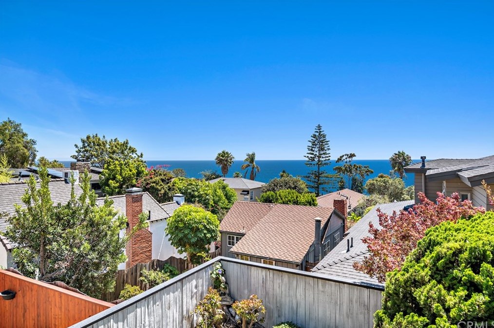 2845 Rounsevel Ter, Laguna Beach CA  92651-4127 exterior