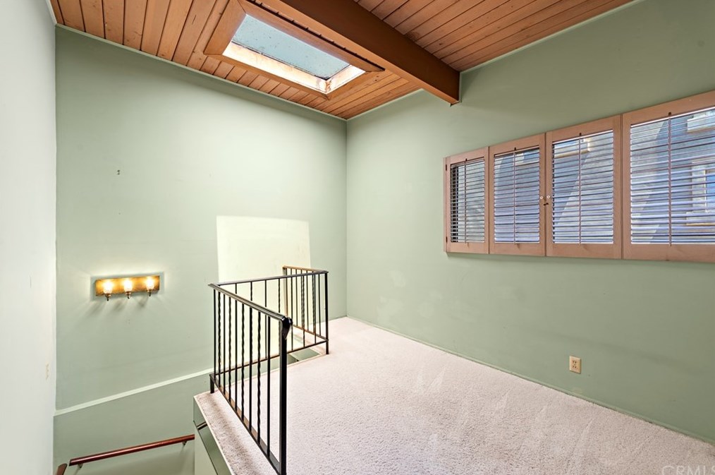 2845 Rounsevel Ter, Laguna Beach CA  92651-4127 exterior