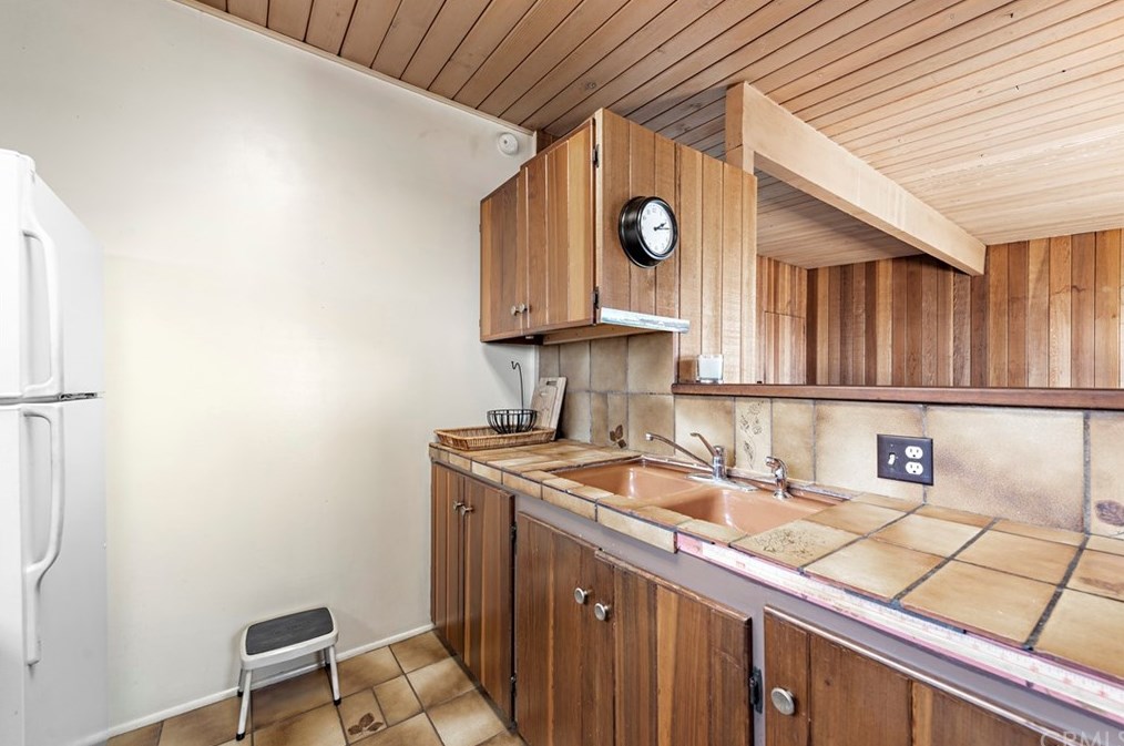 2845 Rounsevel Ter, Laguna Beach CA  92651-4127 exterior