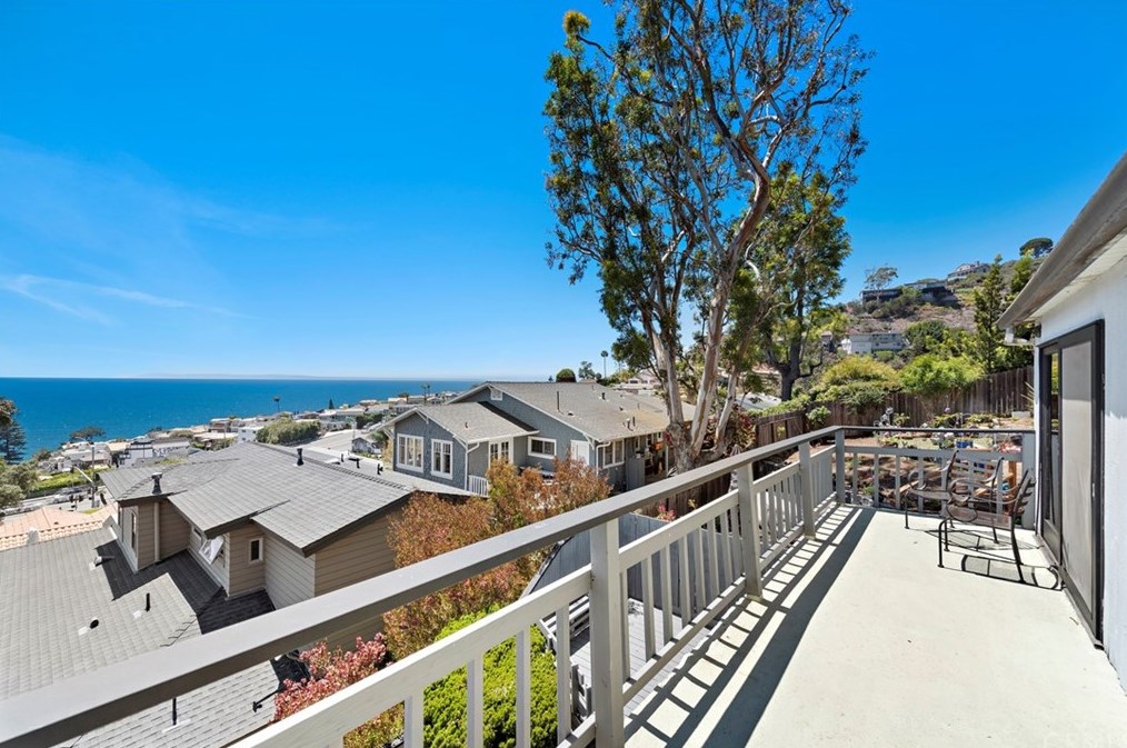 2845 Rounsevel Ter, Laguna Beach CA  92651-4127 exterior