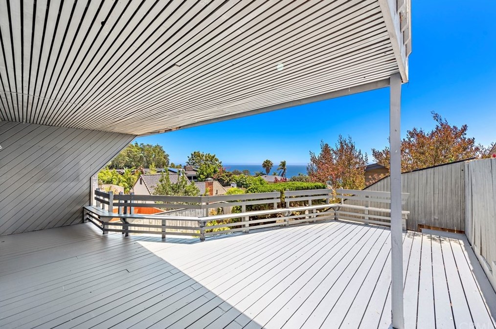 2845 Rounsevel Ter, Laguna Beach CA  92651-4127 exterior