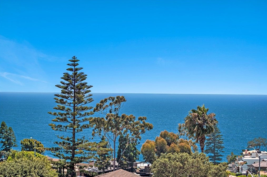 2845 Rounsevel Ter, Laguna Beach CA  92651-4127 exterior