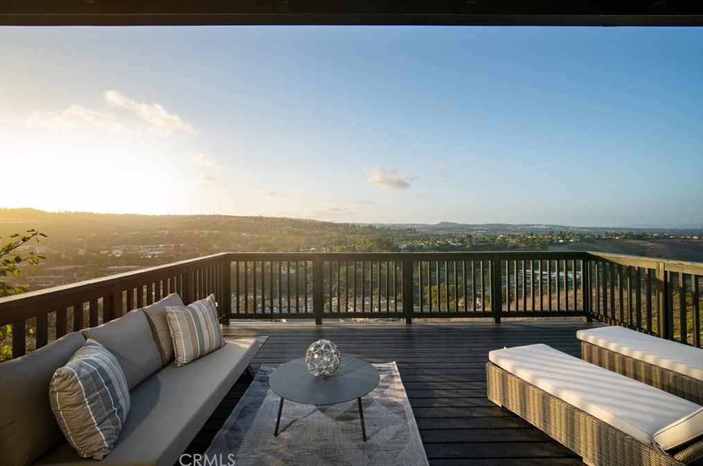 24231 Las Naranjas Dr, Laguna Beach CA  92677-2116 exterior