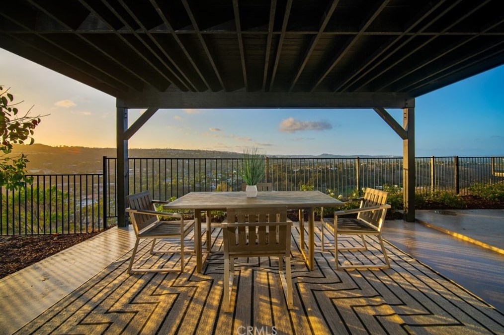 24231 Las Naranjas Dr, Laguna Beach CA  92677-2116 exterior