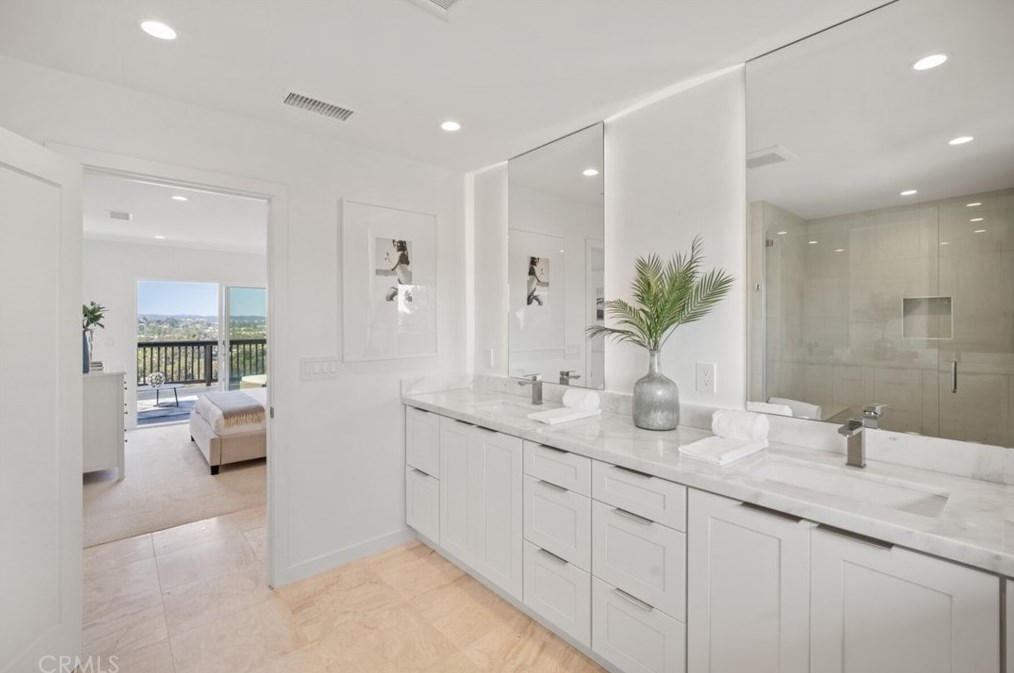 24231 Las Naranjas Dr, Laguna Beach CA  92677-2116 exterior